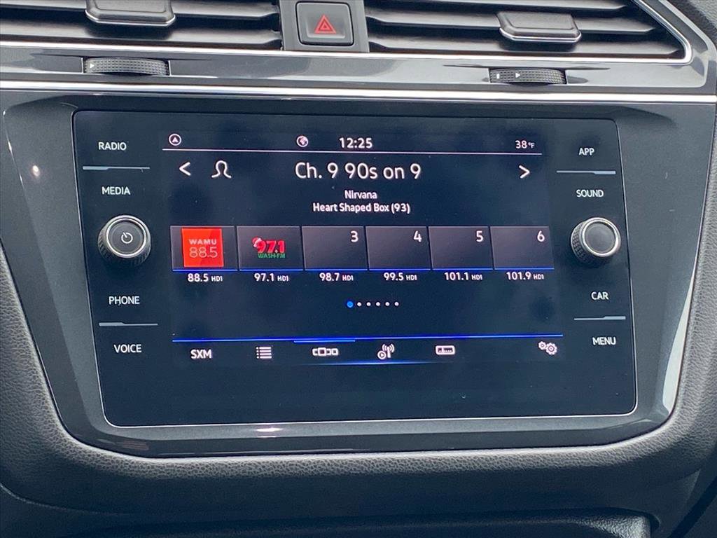 Certified 2022 Volkswagen Tiguan SE image 9