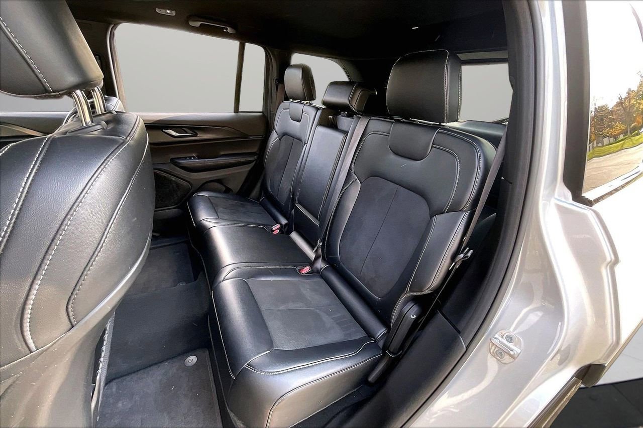 Certified 2025 Jeep Grand Cherokee Altitude image 22