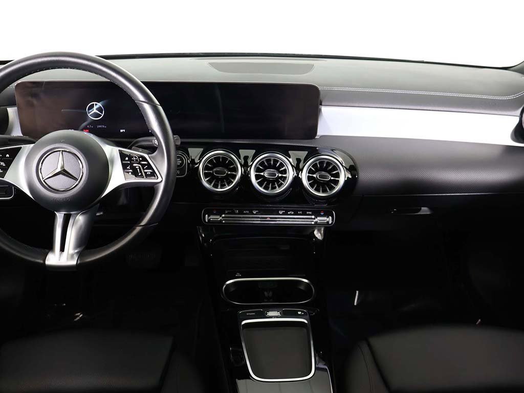 Used 2025 Mercedes-Benz CLA 250 4MATIC image 37