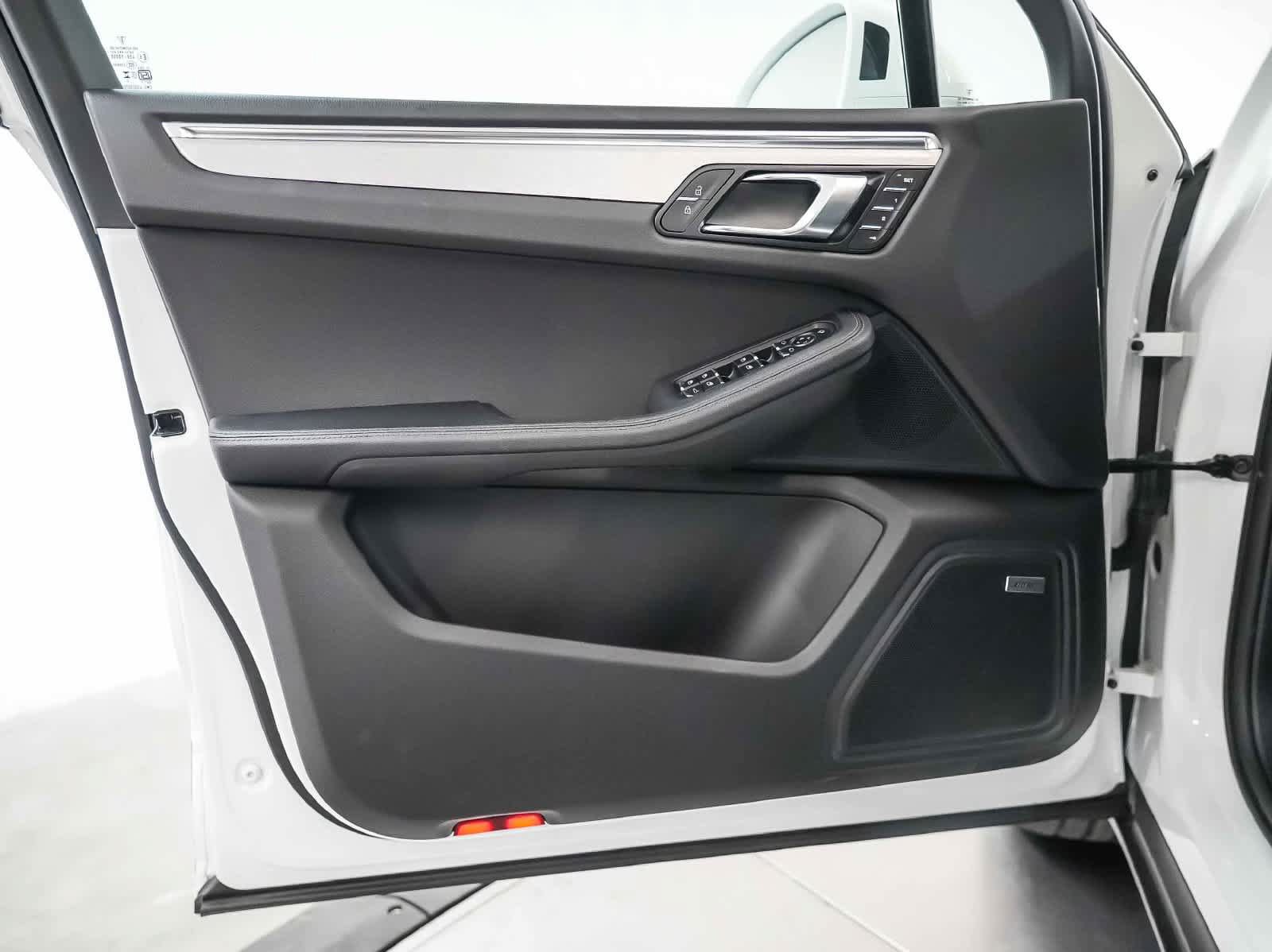 Certified 2026 Porsche Macan AWD/4WD image 22