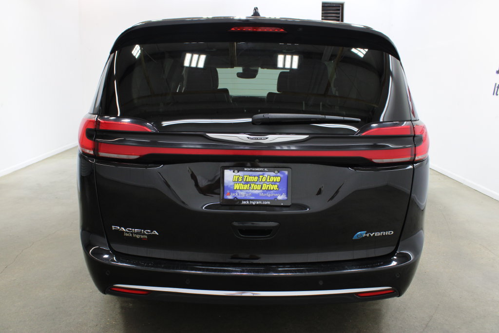 Used 2024 Chrysler Pacifica Limited FWD image 4
