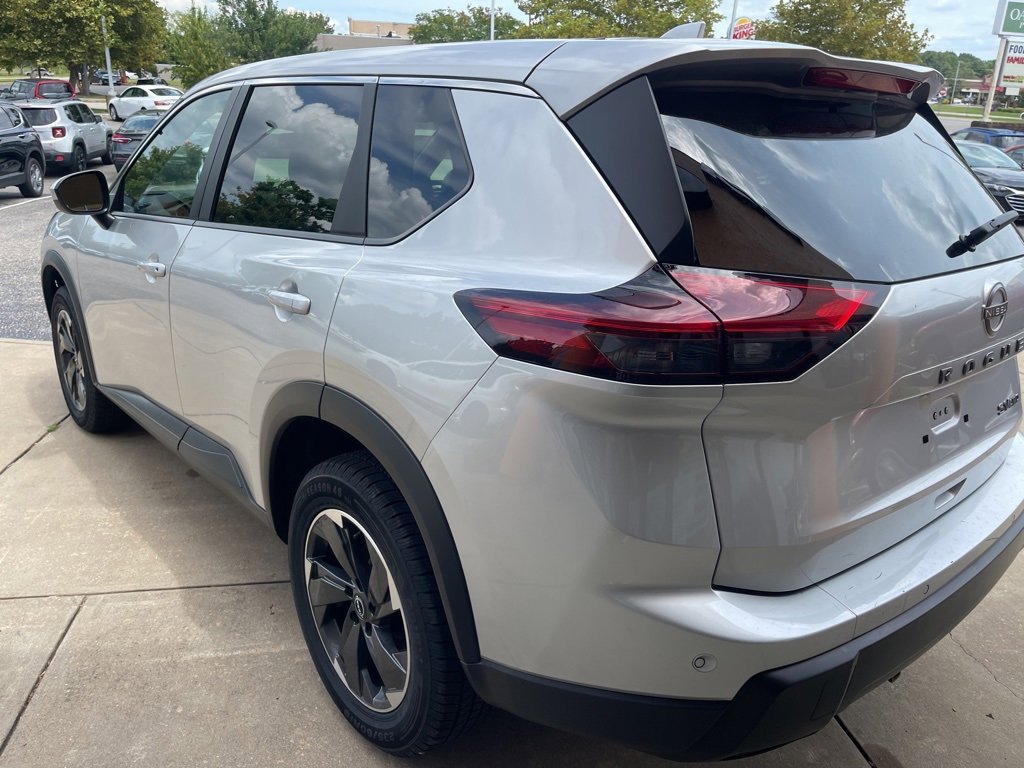 Used 2024 Nissan Rogue SV image 6