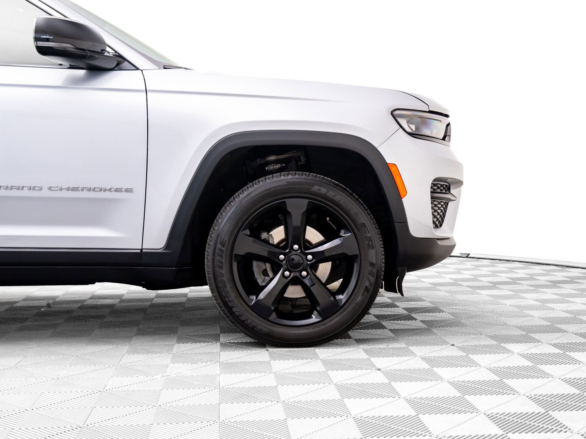 Used 2024 Jeep Grand Cherokee Altitude image 35