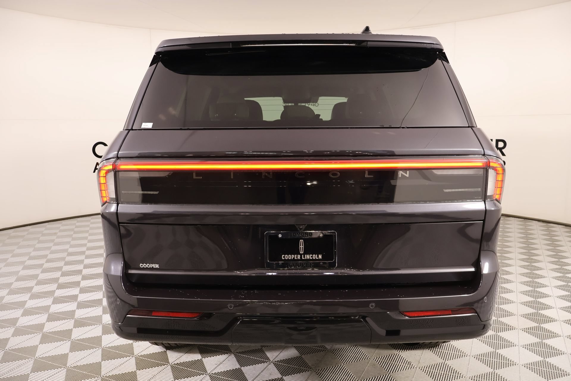 New 2026 Lincoln Navigator Premiere AWD/4WD image 23
