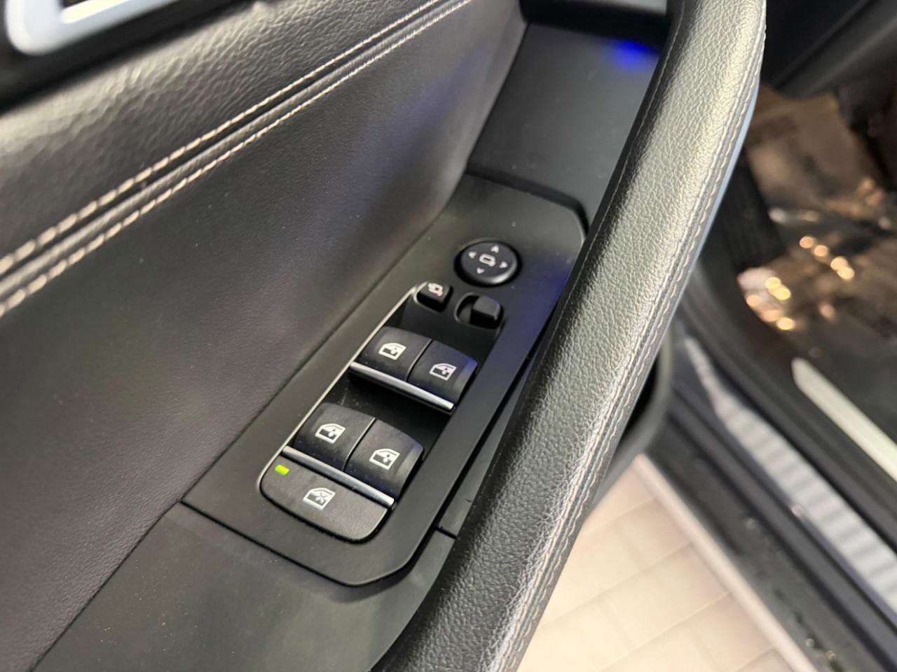 Used 2021 BMW X6 xDrive40i w/ Premium Package image 12