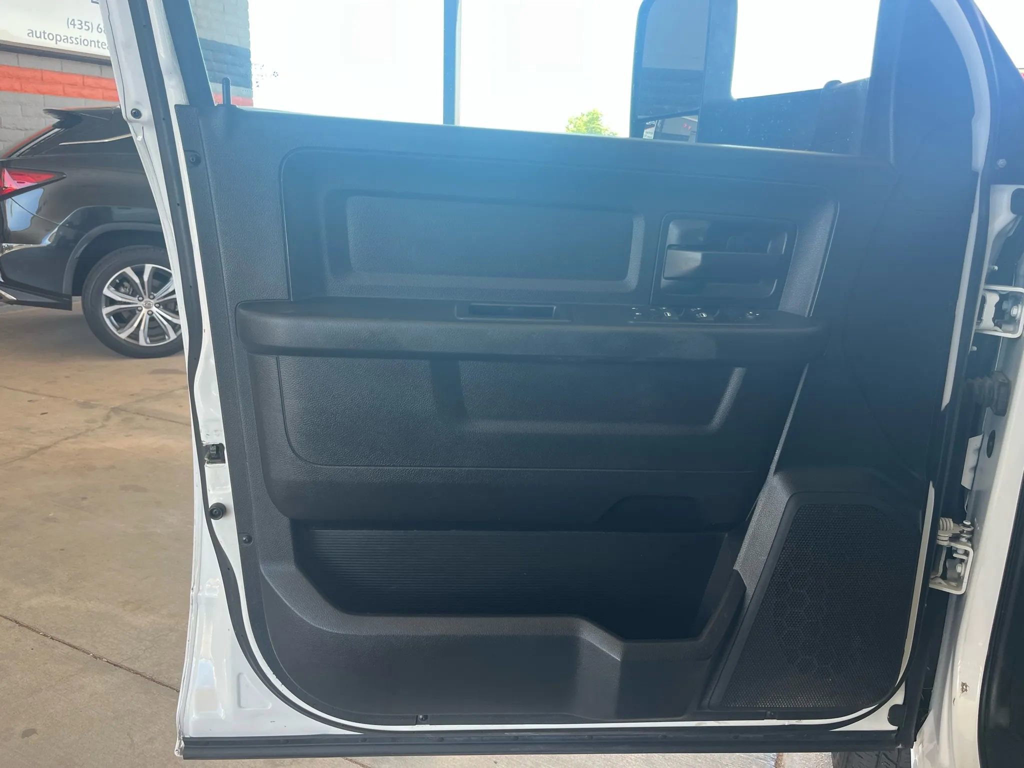 Used 2017 RAM 3500 Tradesman w/ Chrome Appearance Group image 12
