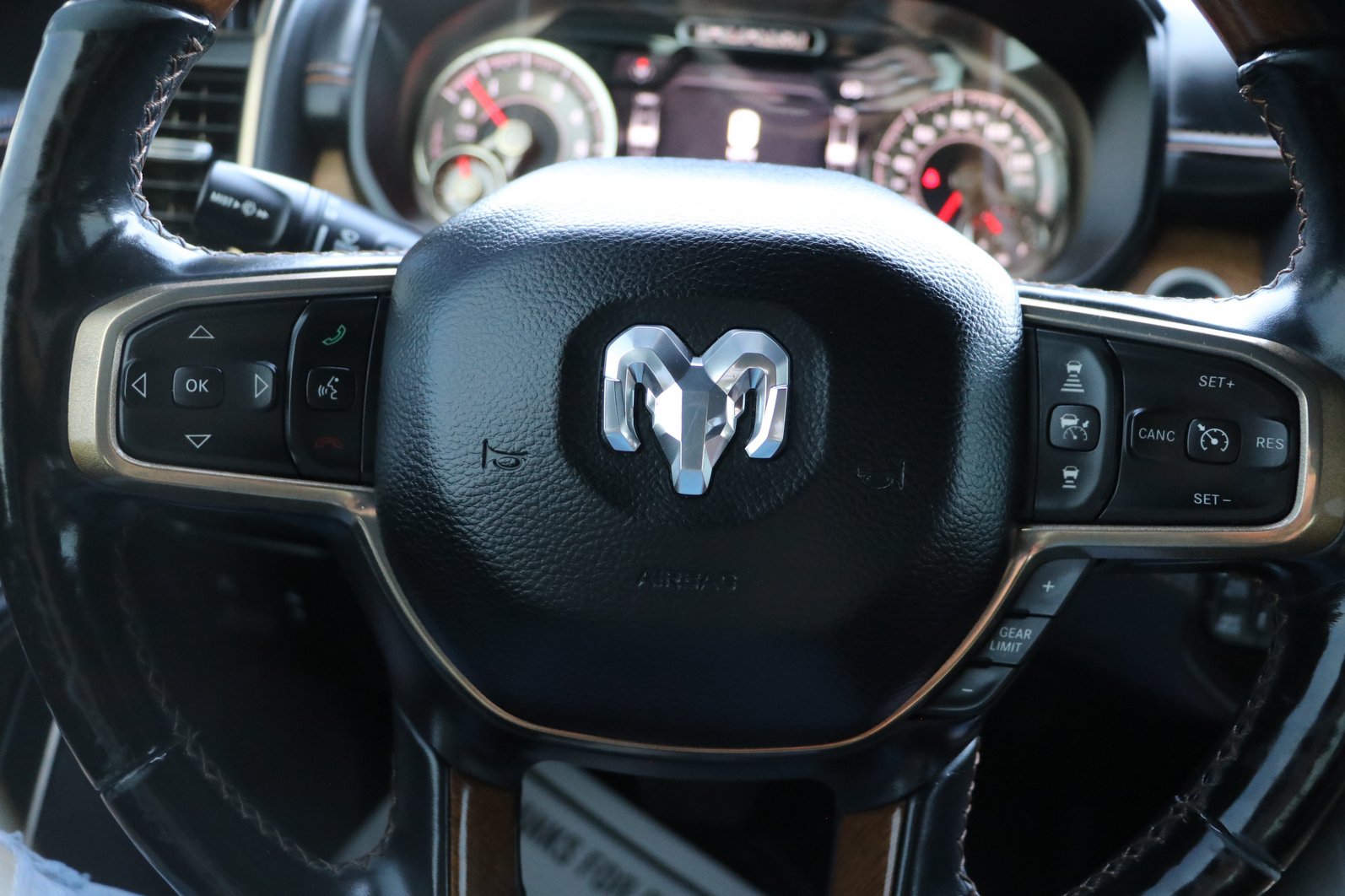 Used 2019 RAM 1500 Limited AWD/4WD image 17
