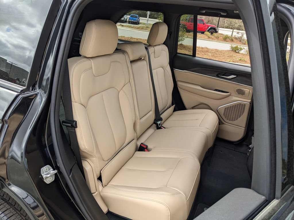New 2026 Jeep Grand Cherokee Limited RWD image 44