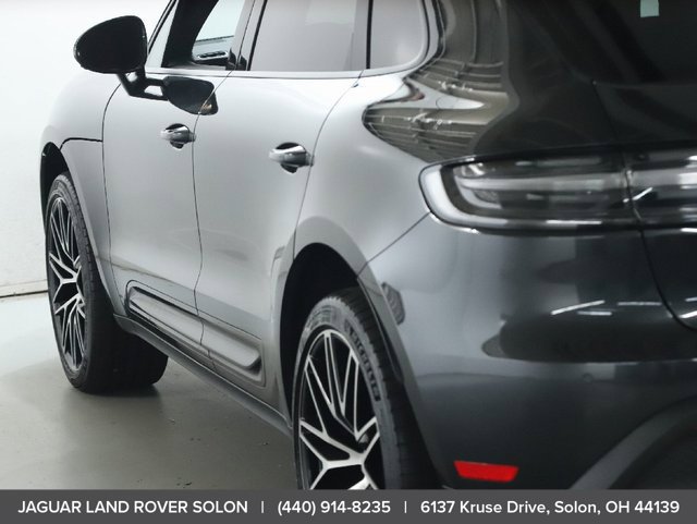 Used 2023 Porsche Macan AWD/4WD image 6
