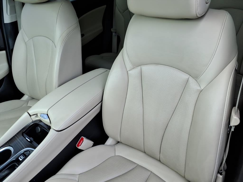 Used 2020 Buick Envision Essence FWD image 17