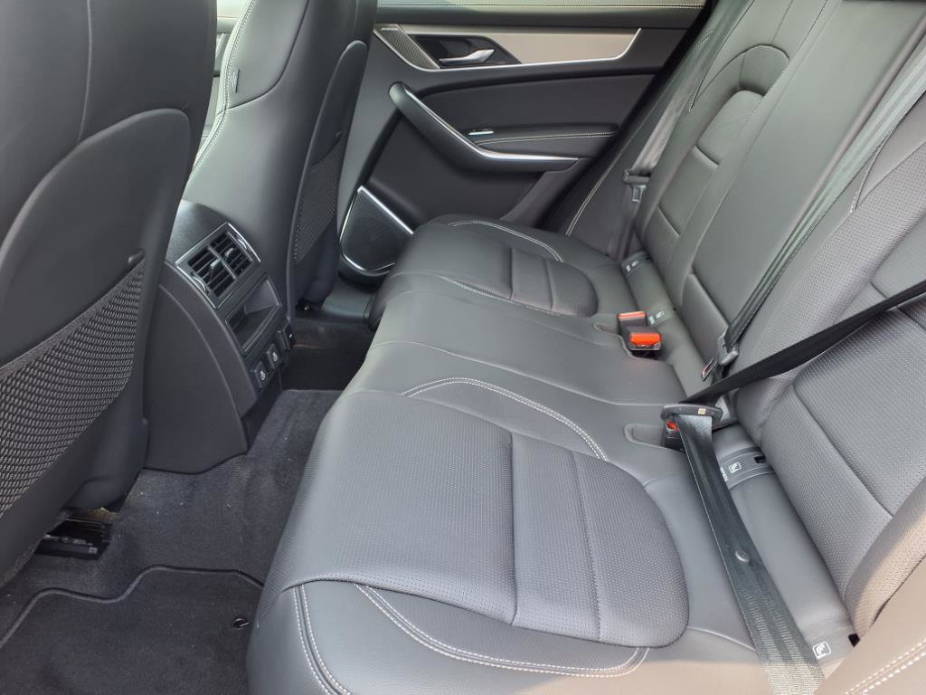 New 2026 Jaguar F-PACE R-Dynamic S image 5