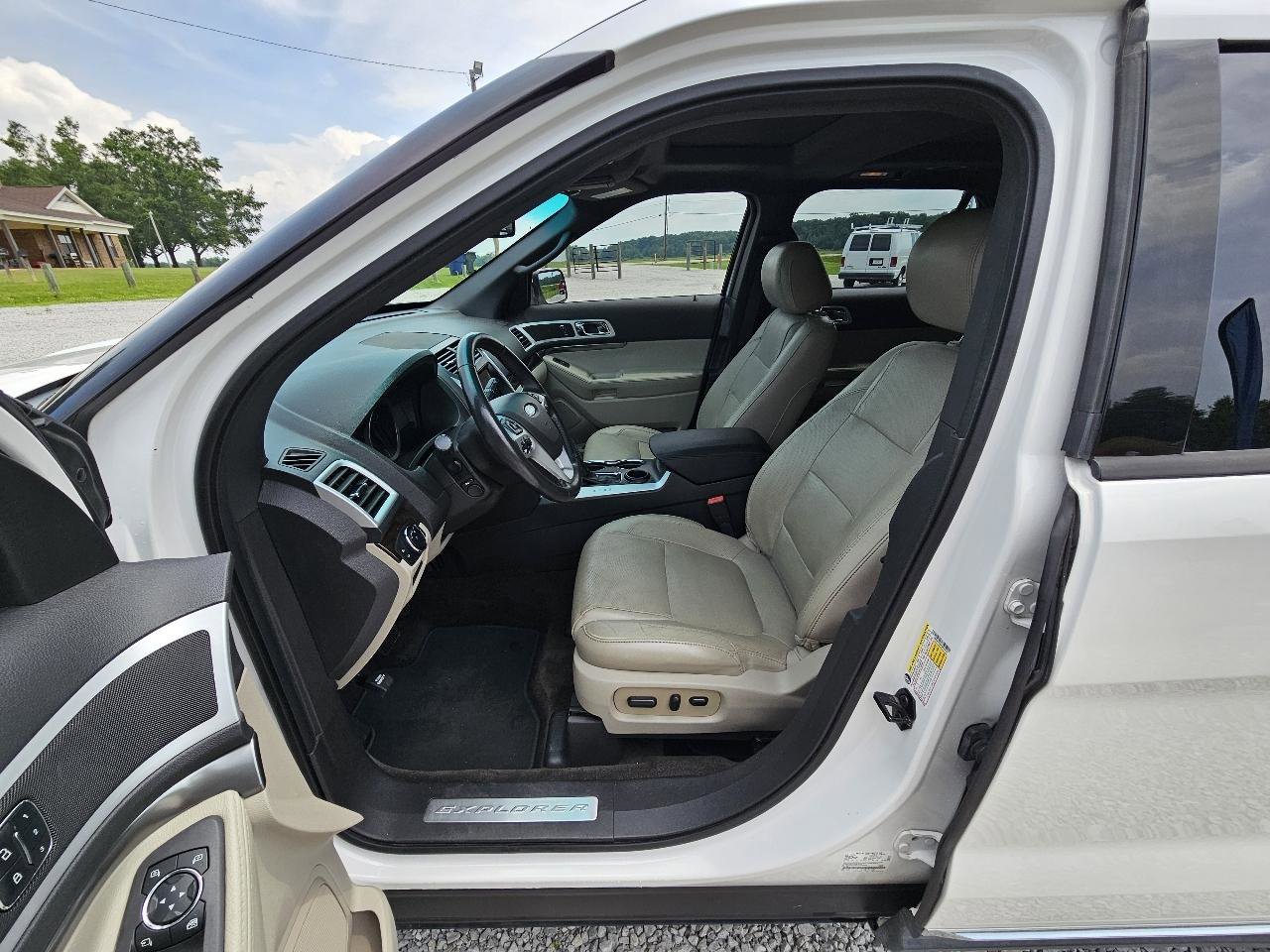 Used 2015 Ford Explorer Limited w/ Equipment Group 301A FWD image 14