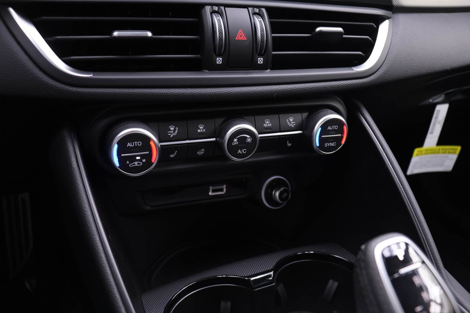 New 2025 Alfa Romeo Giulia AWD image 9