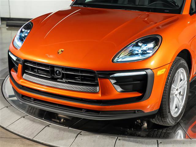 Certified 2025 Porsche Macan image 11