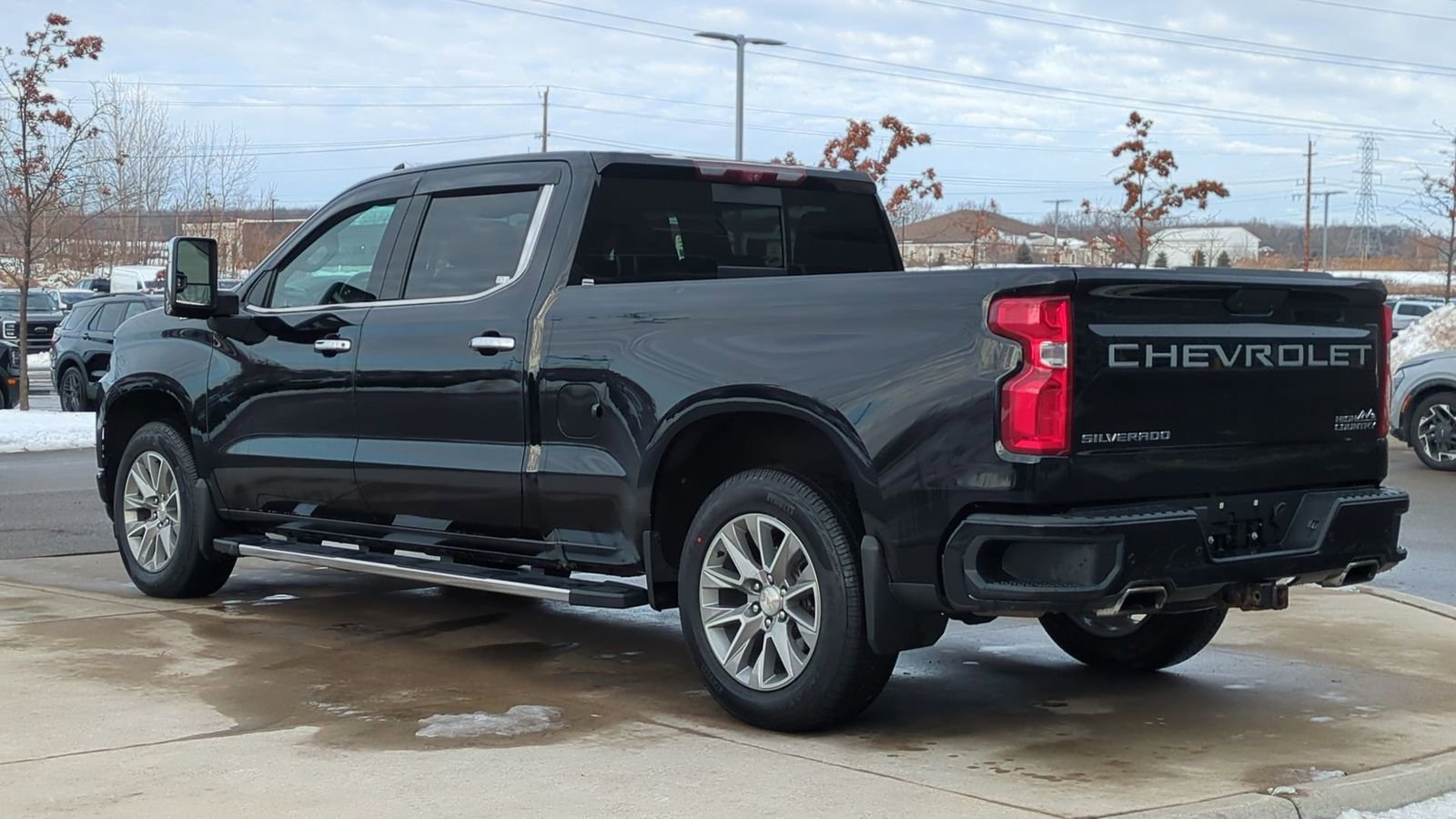 Used 2021 Chevrolet Silverado 1500 High Country w/ Technology Package image 3