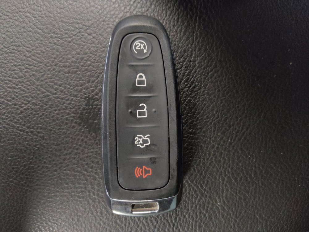 Used 2018 Ford Focus Titanium w/ Titanium Technology Package FWD image 32