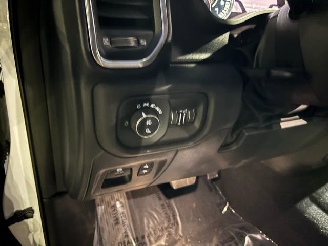Used 2025 RAM 1500 Laramie image 16