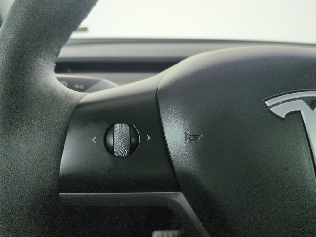Used 2024 Tesla Model Y Performance AWD/4WD image 40
