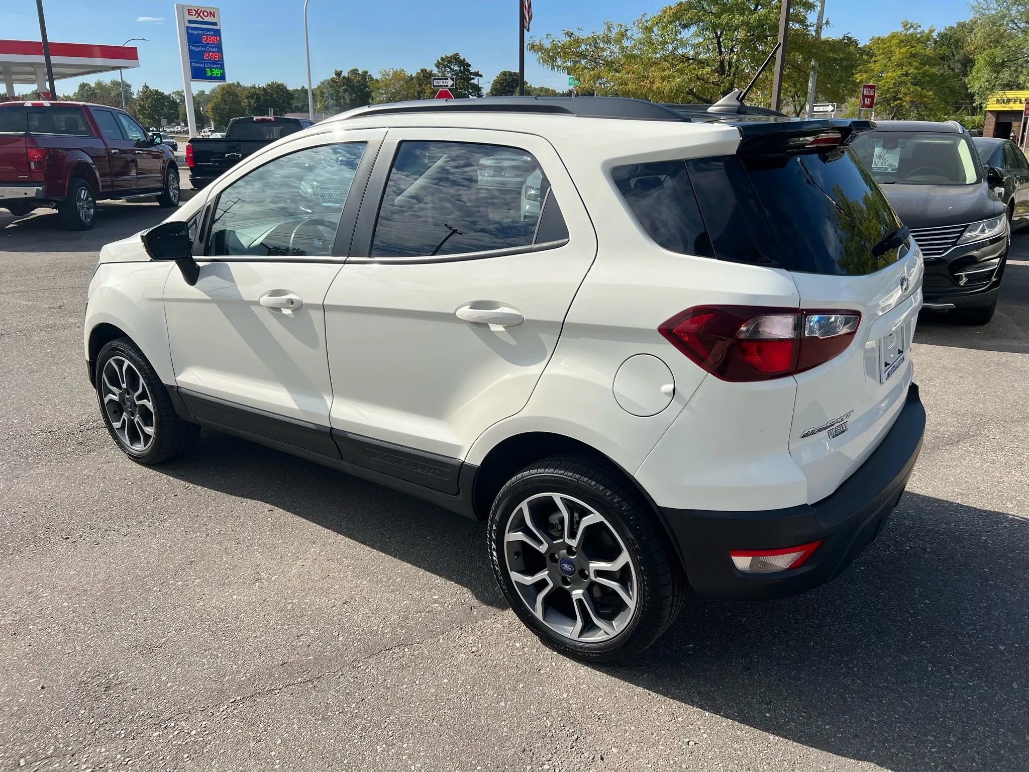 Used 2020 Ford EcoSport SES w/ SES Black Appearance Package image 3