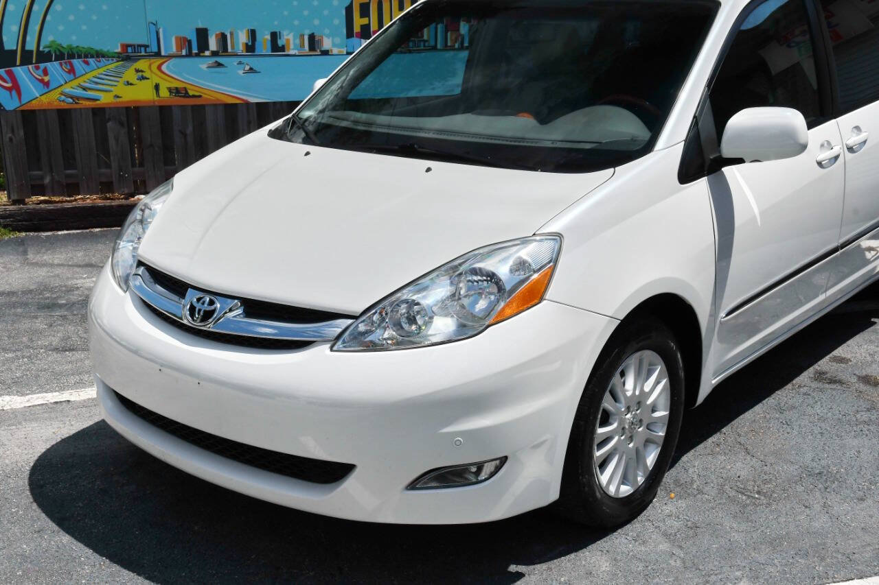 Used 2010 Toyota Sienna XLE Limited FWD image 5