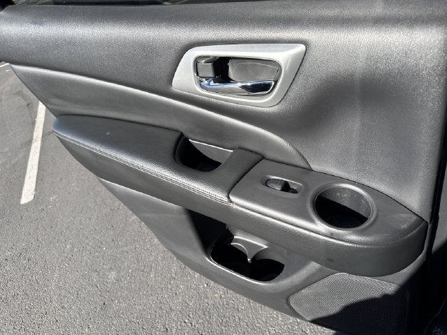 Used 2018 Nissan Pathfinder SL AWD/4WD image 11