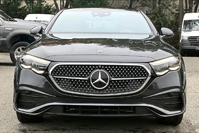 Used 2024 Mercedes-Benz E 450 4MATIC Sedan image 2
