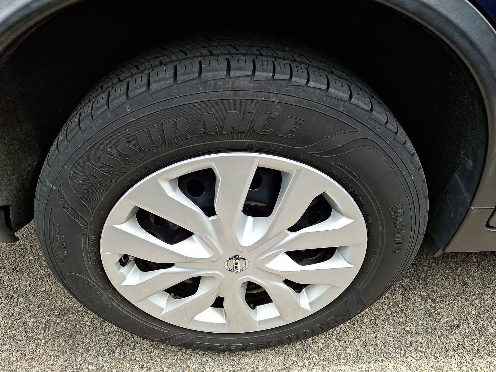 Used 2017 Nissan Rogue S AWD/4WD image 6