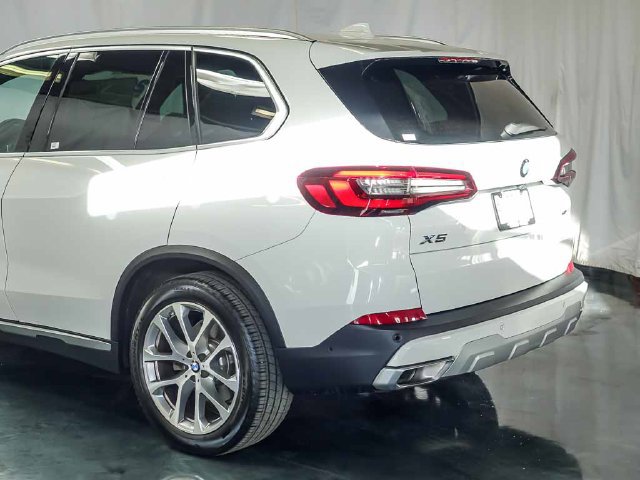 Used 2023 BMW X5 xDrive40i w/ Premium Package AWD/4WD image 25