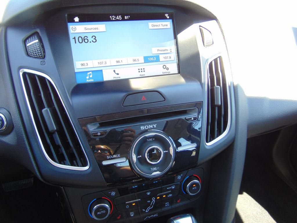 Used 2016 Ford Focus Titanium w/ Titanium Technology Package FWD image 21