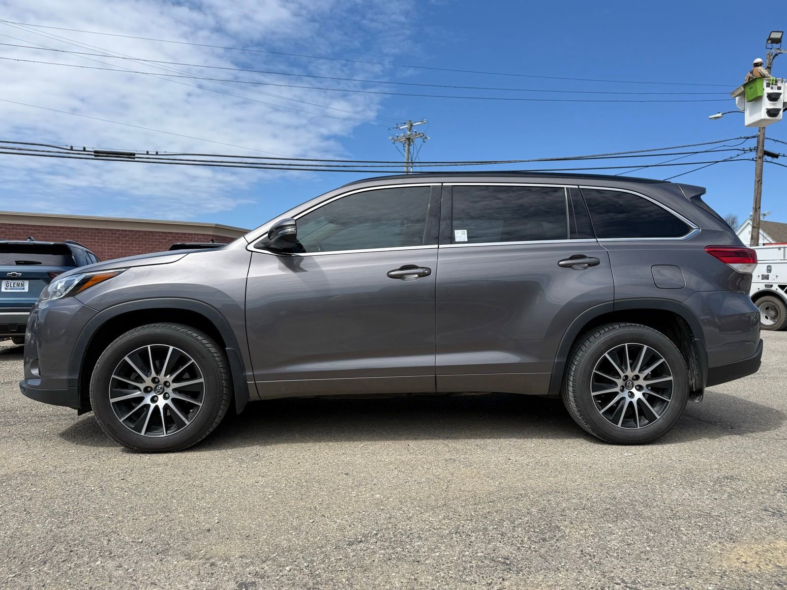Used 2017 Toyota Highlander SE AWD/4WD image 5
