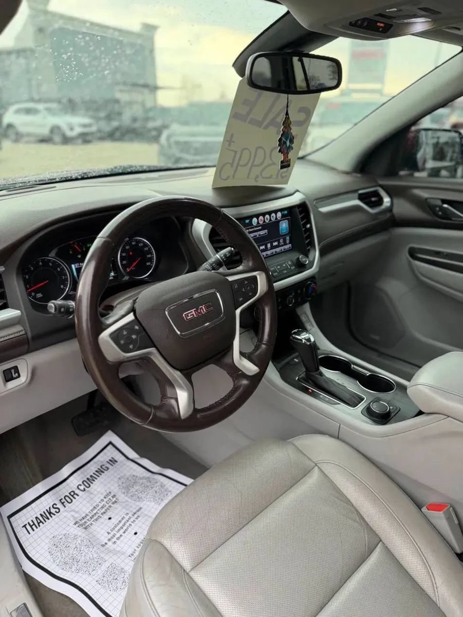 Used 2018 GMC Acadia SLT w/ LPO, Black Accent Package AWD/4WD image 10