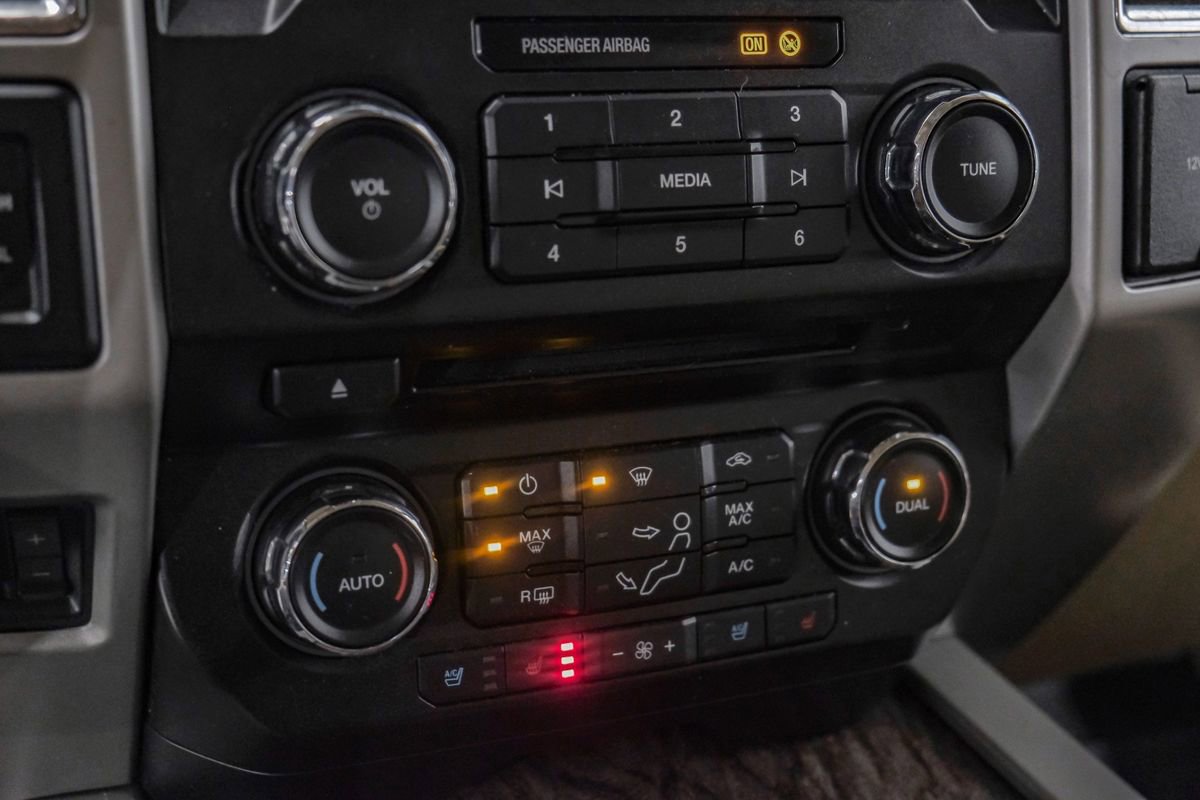 Used 2017 Ford F250 Lariat w/ Chrome Package image 26