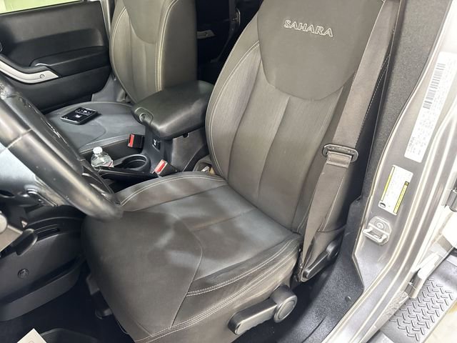 Used 2016 Jeep Wrangler Unlimited Sahara w/ Connectivity Group image 17