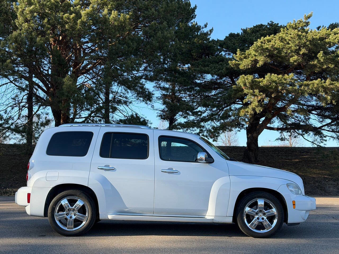 Used 2011 Chevrolet HHR LT w/ LT Preferred Equipment Group image 2