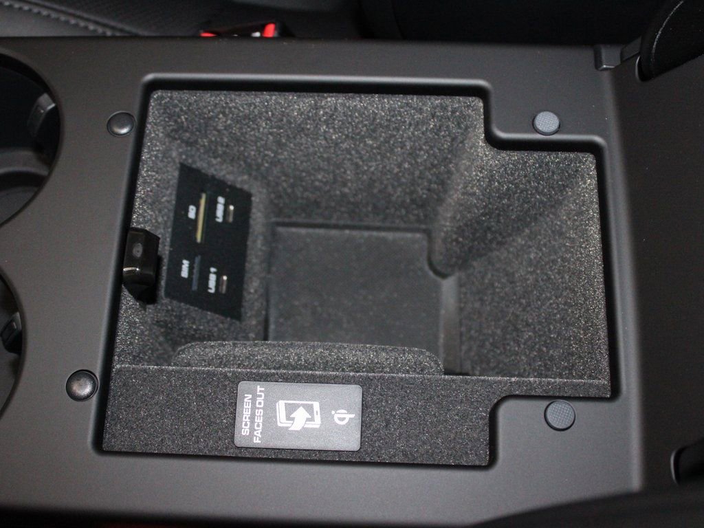 Certified 2025 Porsche Macan Turbo image 33