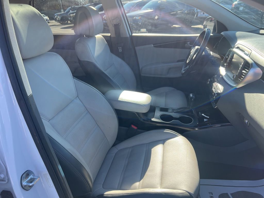 Used 2016 Kia Sorento SX image 23