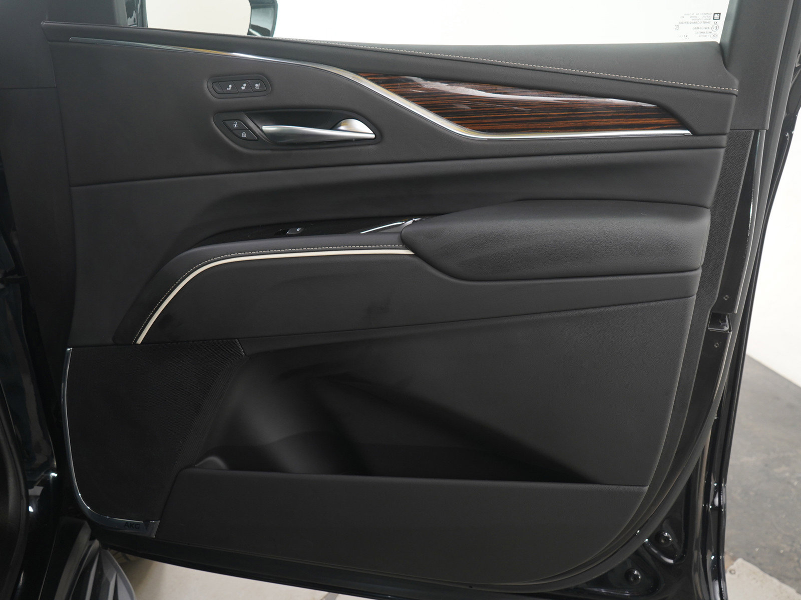 Used 2024 Cadillac Escalade ESV Premium Luxury image 13