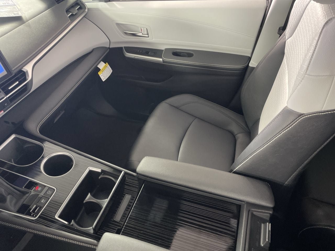 New 2026 Toyota Sienna XSE FWD image 23