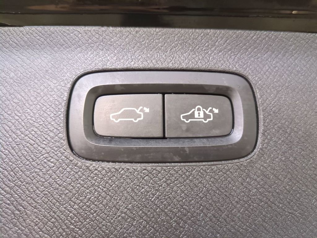 Used 2018 Volvo XC90 T6 Inscription w/ Convenience Package image 15