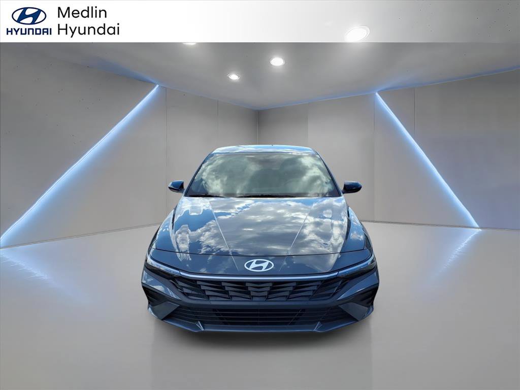 Used 2025 Hyundai Elantra Sport image 8
