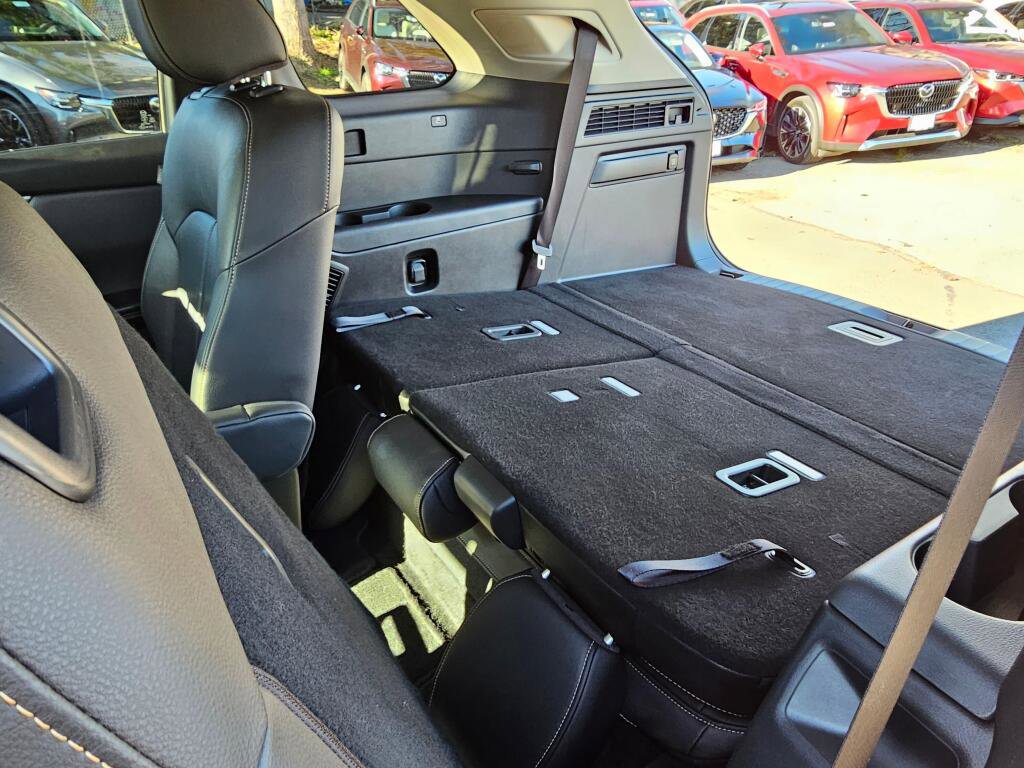 Certified 2024 MAZDA CX-90 Plug-In Hybrid w/ Premium Pkg image 18