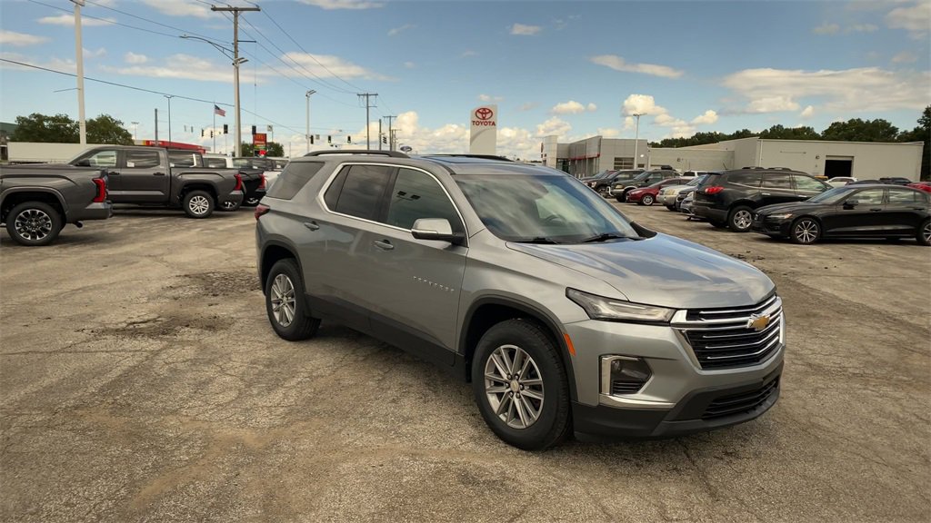 Used 2023 Chevrolet Traverse LT image 2