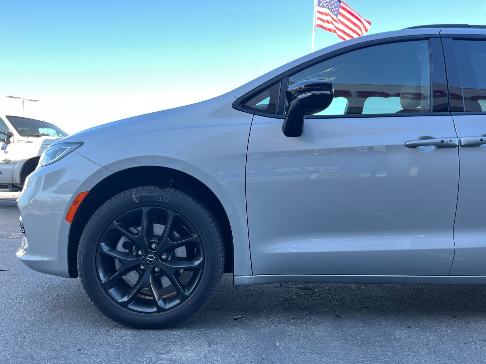 New 2026 Chrysler Pacifica Limited w/ S Appearance Package image 9