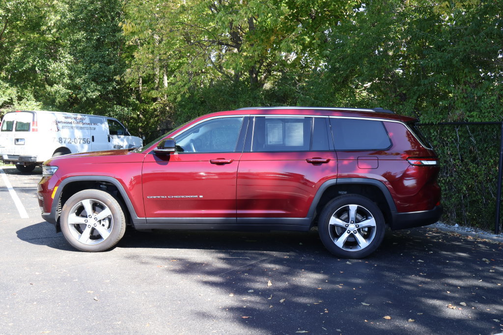 Used 2022 Jeep Grand Cherokee L Limited AWD/4WD image 4