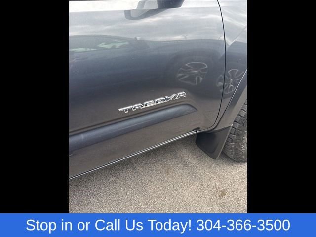 Used 2022 Toyota Tacoma SR5 AWD/4WD image 9