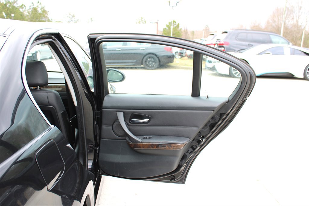 Used 2006 BMW 330i Sedan image 25