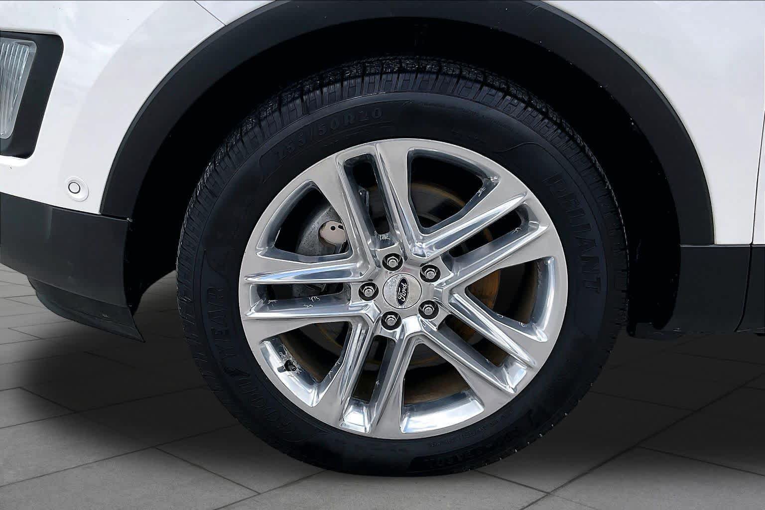 Used 2017 Ford Explorer Limited w/ Equipment Group 301A FWD image 11
