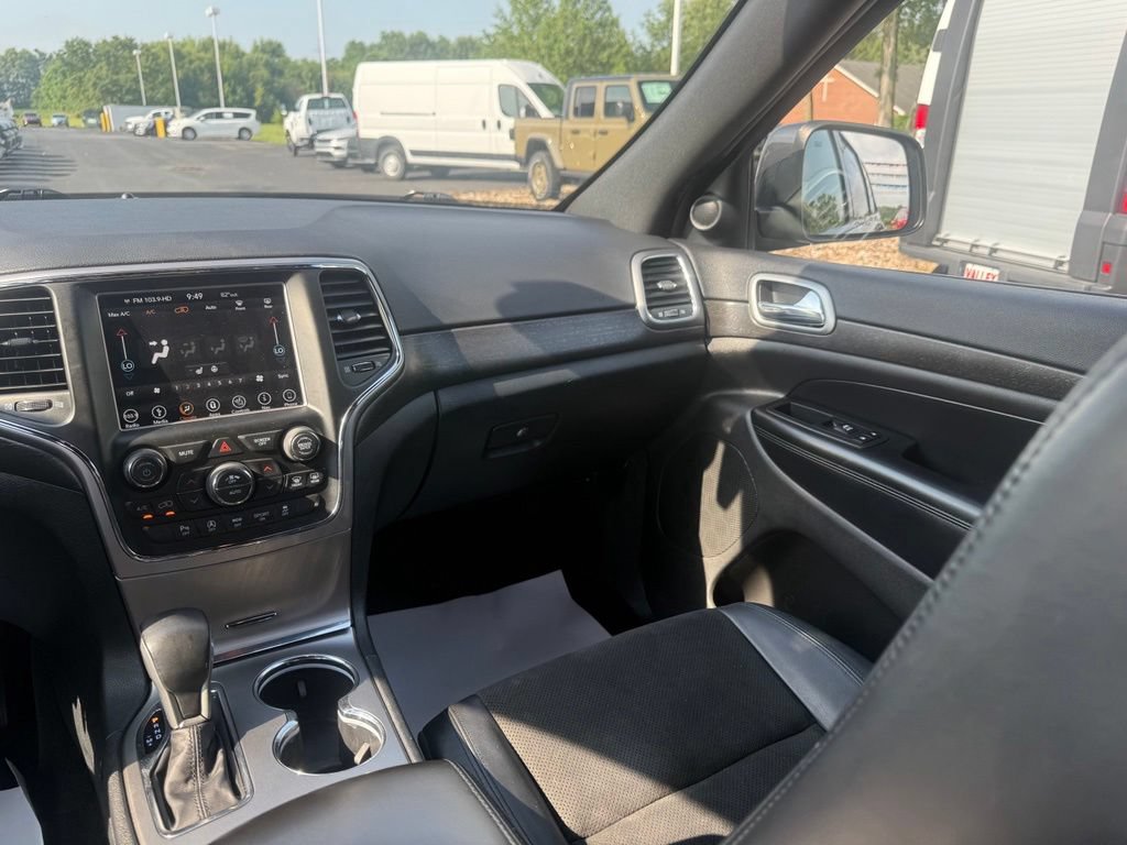 Used 2018 Jeep Grand Cherokee Altitude AWD/4WD image 37