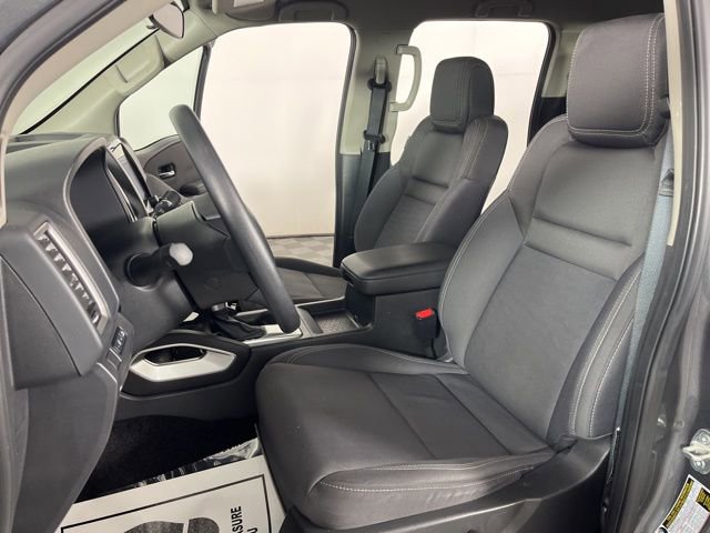 Used 2024 Nissan Frontier SV image 19