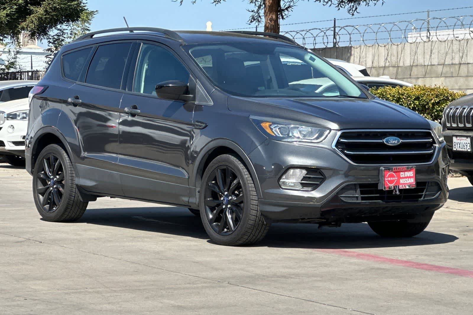 Used 2018 Ford Escape SE w/ SE Sport Appearance Package FWD image 10